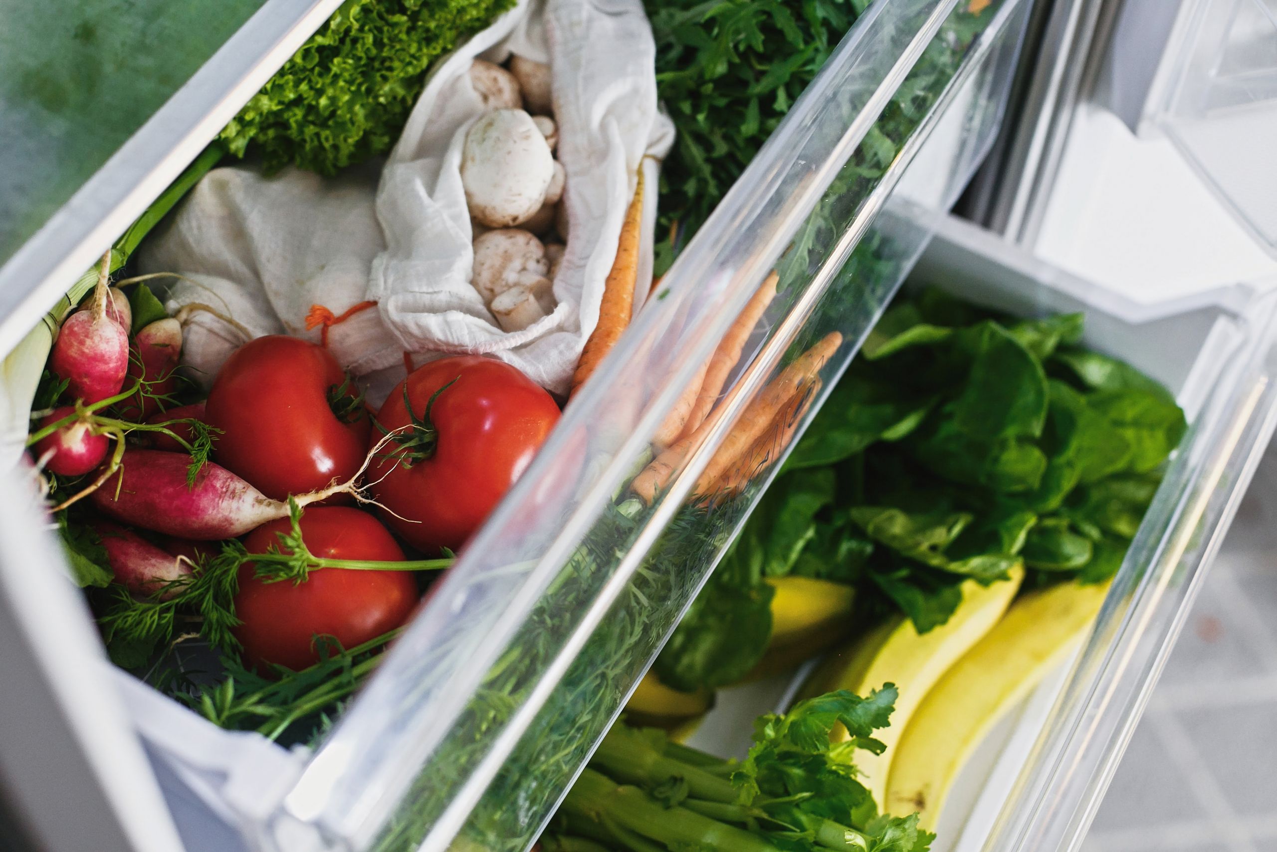 cassetto della verdura e della frutta nel frigo è importante per conservarli