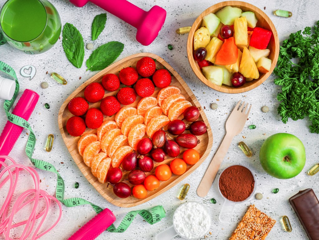 piatto salutare di frutta proteica
