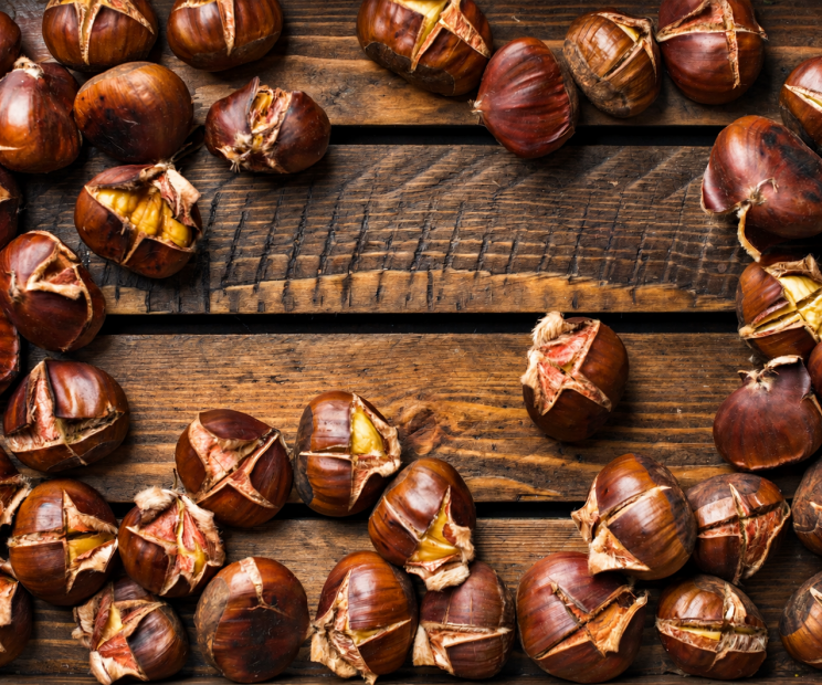 Sfondo di castagne pronte per essere mangiate