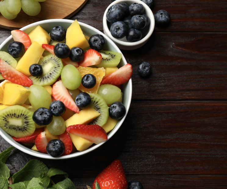 Foto di macedonia di frutta dall'alto